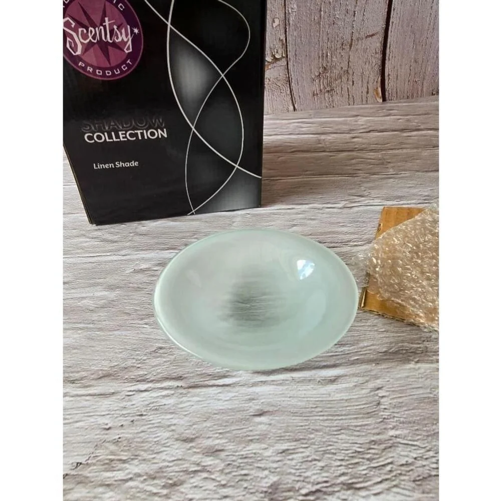 Scentsy Shadow Collection Linen Shade In Box Excellent Condition (G55)
